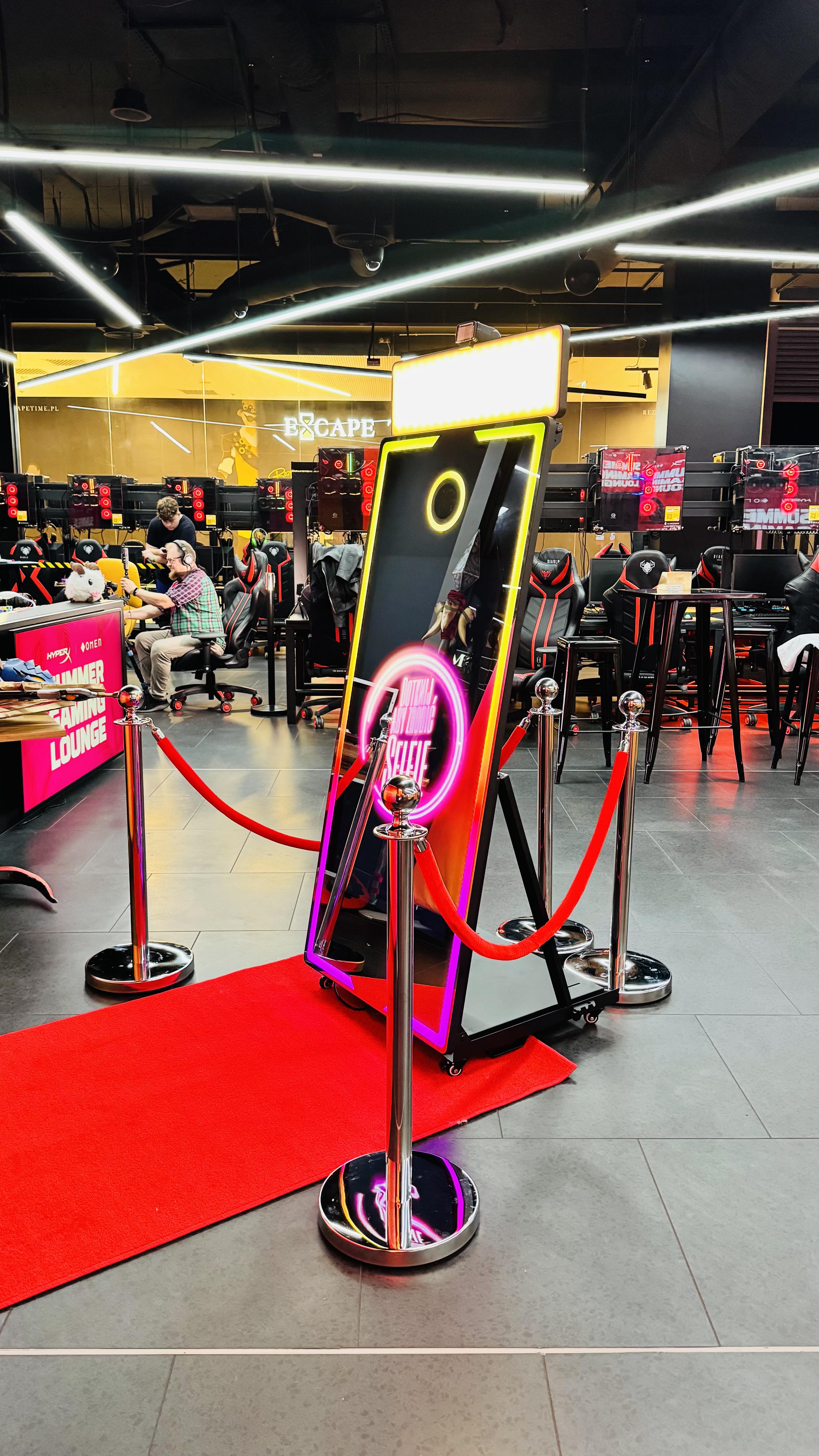 Fotolustro Gdynia Gdańsk Sopot Trójmiasto Pomorskie - Magic Mirror Fotoulstro Slim ze sztuczną inteliogencją AI