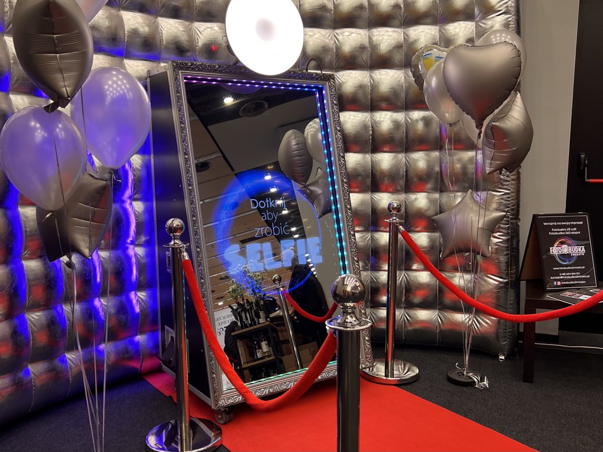 Fotolustro 65 cali LED – magiczne lustro na wesele urodziny event